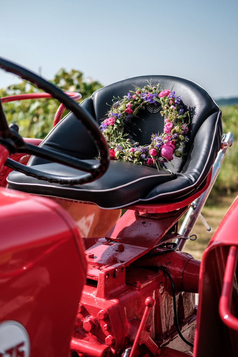 Beim Legath Hochzeiterlebnis Traktorfahrt